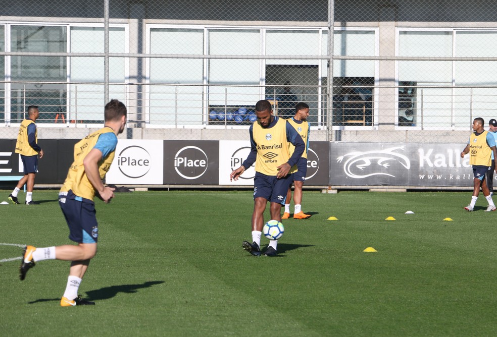 Paulo Miranda serÃ¡ titular do GrÃªmio neste sÃ¡bado (Foto: Eduardo Moura)