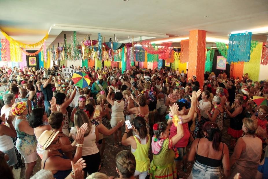 Clubes e casas noturnas precisam solicitar autorização para realizar bailes de carnaval em Santos 