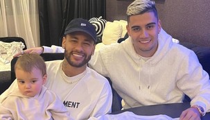 Na mira do PSG, Andreas Pereira visita Neymar em Paris