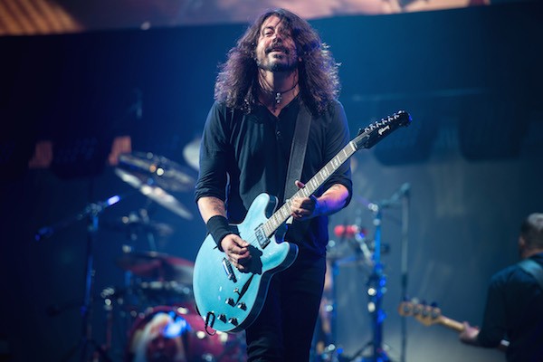 O cantor Dave Grohl dos Foo Fighters no show em que quebrou o recorde de Adele (Foto: Getty Images)