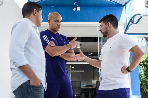 Sujeito a saídas, Cruzeiro chega à reta final de contratações ainda de olho em oportunidades