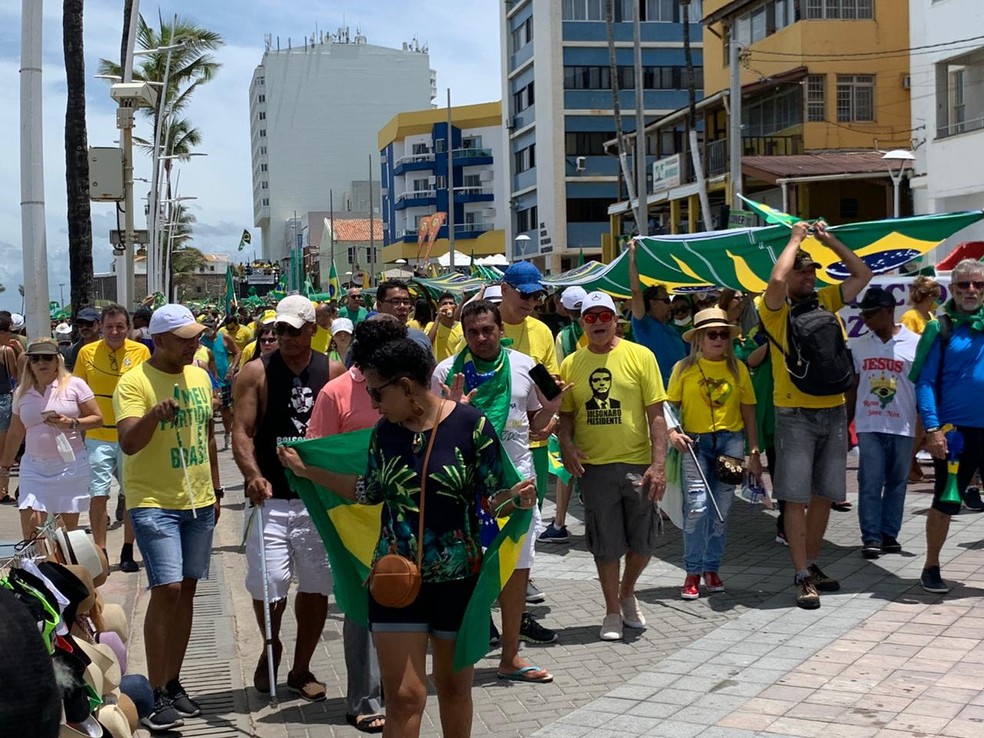 Ato pró-governo em Salvador — Foto: Victor Silveira/TV Bahia