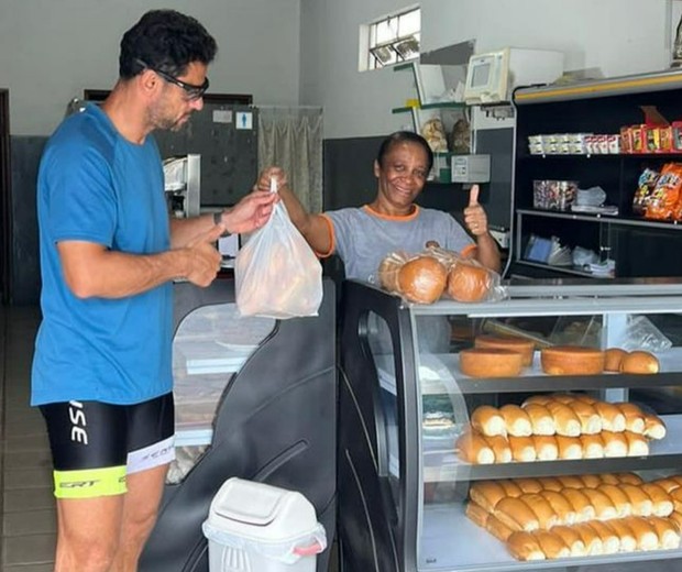 Fred Guedes tira foto da ida à padaria na manhã (Foto: Instagram/Reprodução)