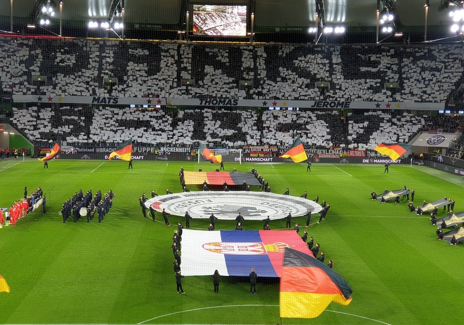 Com homenagens para Hummels, Boateng e MÃ¼ller, Alemanha empata com SÃ©rvia