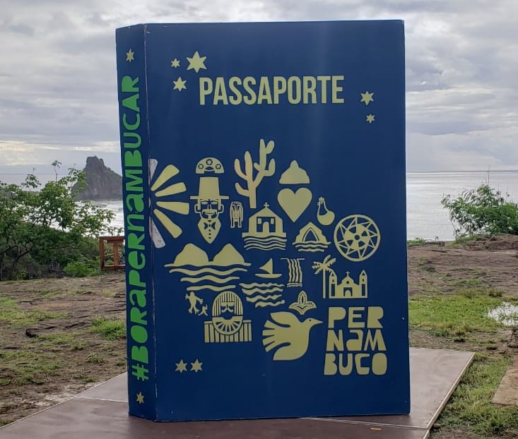 Fernando de Noronha recebe passaporte gigante símbolo de campanha turística 