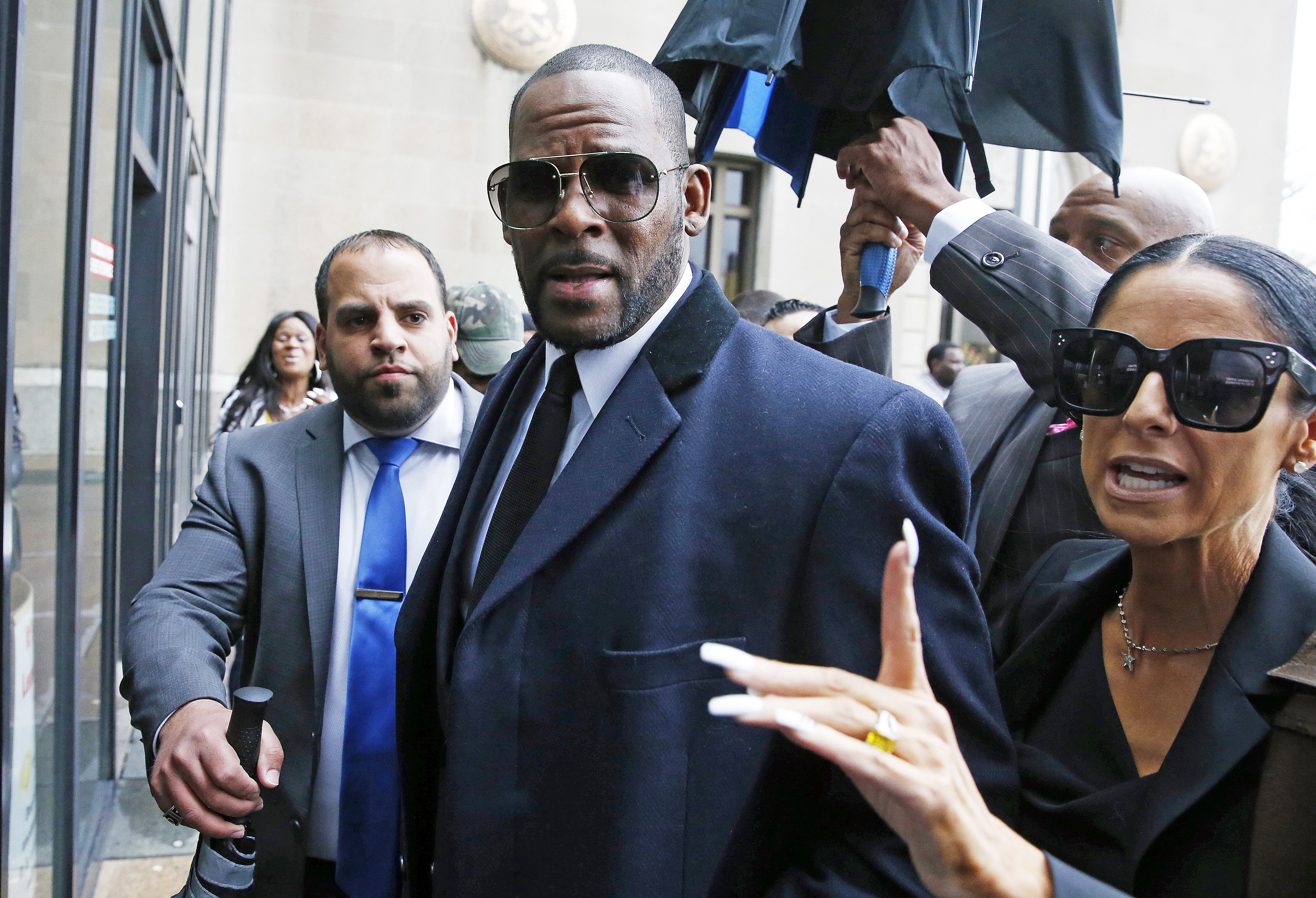 R. Kelly é sentenciado a 20 anos de prisão em caso de pornografia infantil