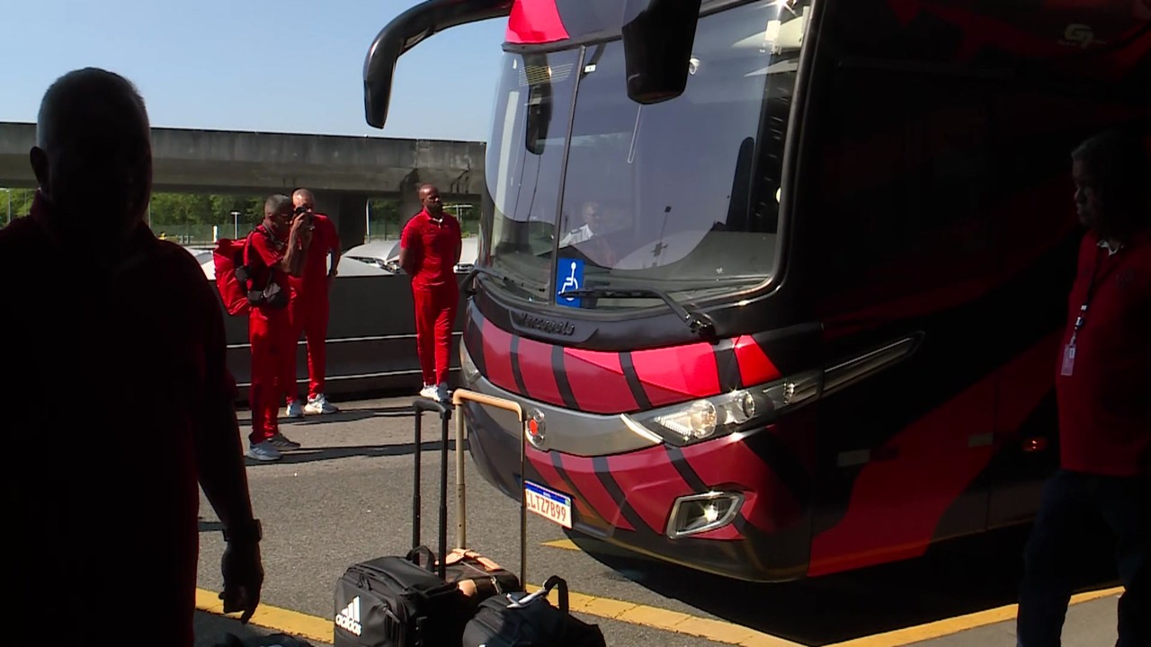 Flamengo embarca para Buenos Aires, onde enfrenta o Racing pela Conmebol Libertadores