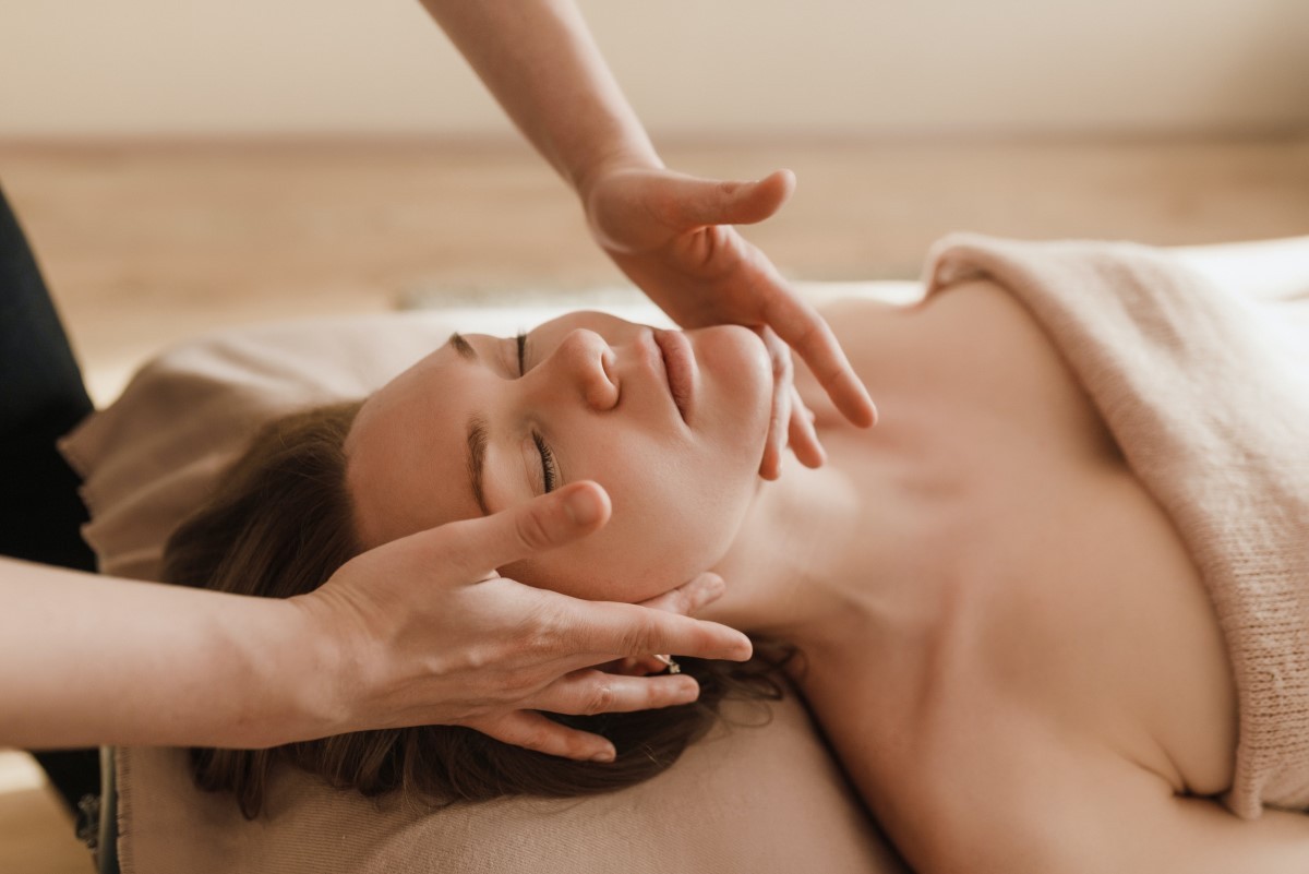 A massagem ayurvédica traz equilíbrio para o corpo e a mente (Foto: Pexels / Arina Krasnikova / CreativeCommons)