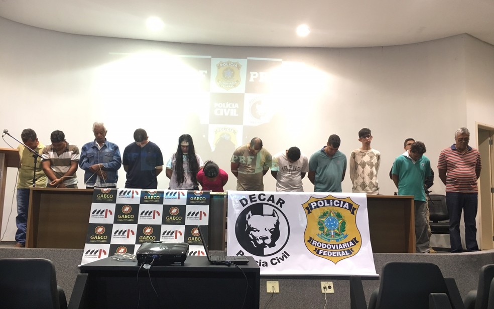 Grupo Ã© suspeito de roubar cargas e caminhÃµes em GoiÃ¡s (Foto: SÃ­lvio TÃºlio/G1)