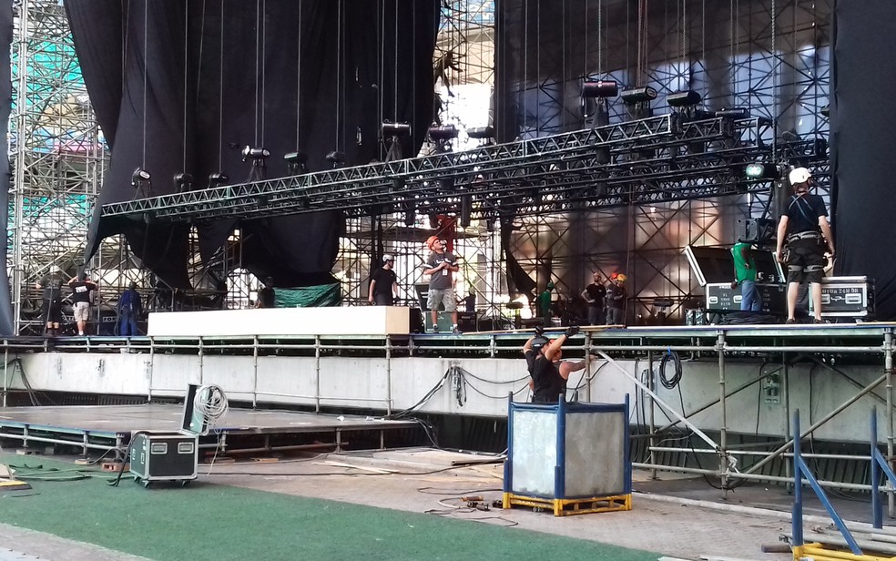 Cerca de 600 pessoas atuam na montagem do palco e equipamentos (Foto: Gabriel Gonçalves/G1 Bahia)