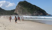 Nas praias do Rio, 80% das amostras de areia têm alta contaminação por coliformes