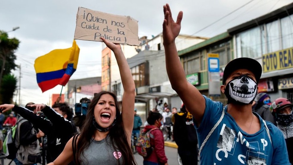 Jovens de Bogotá enxergam parte da polícia como 'violenta e criminosa' — Foto: Getty Images via BBC