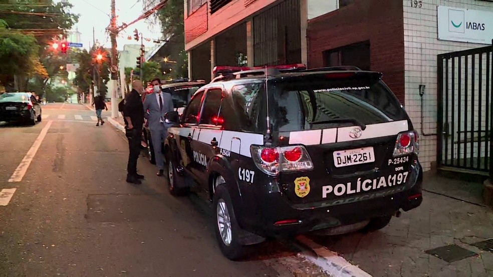 Polícia cumpre mandado de busca e apreensão na sede da Iabas, em São Paulo — Foto: Reprodução/TV Globo