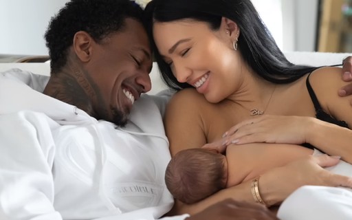 Nick Cannon se torna pai pela 8ª vez e posa com a mulher e o bebê