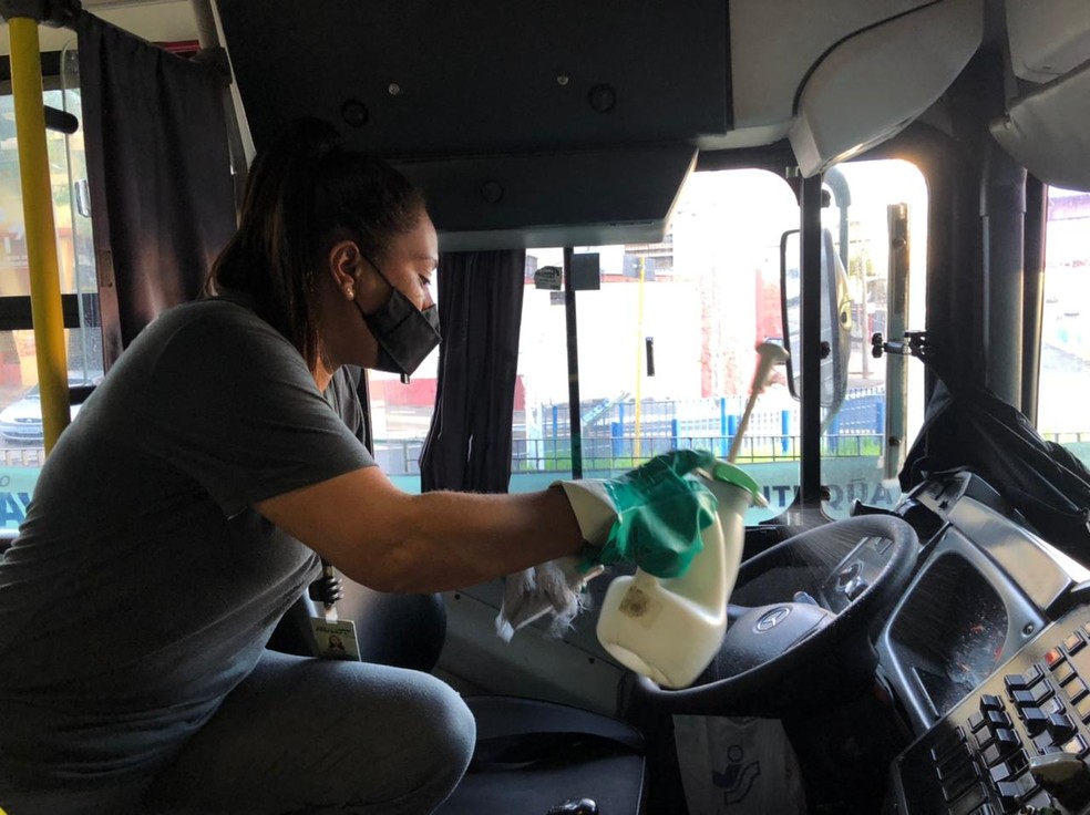 H&aacute; vagas para auxiliar de limpeza em Salvador &mdash; Foto: Ana Marin/G1