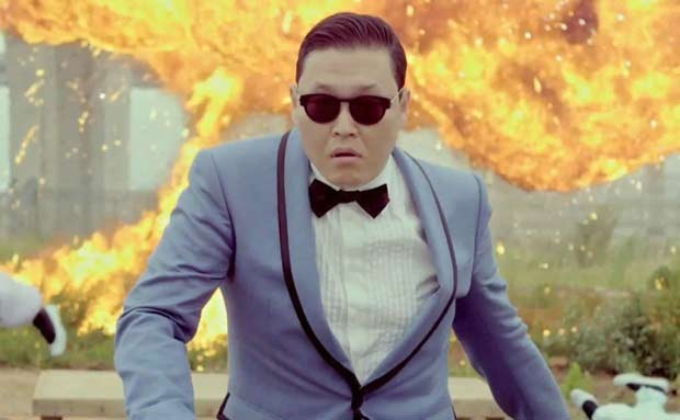 Psy em cena do videoclipe de Gangnam Style (Foto: Reprodução)