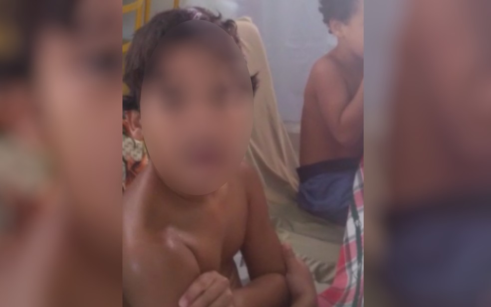 Criança consegue pedir ajuda a amigo e salva mãe de sequestro pelo ex-marido, em Águas Lindas de Goiás — Foto: Reprodução/TV Anhanguera
