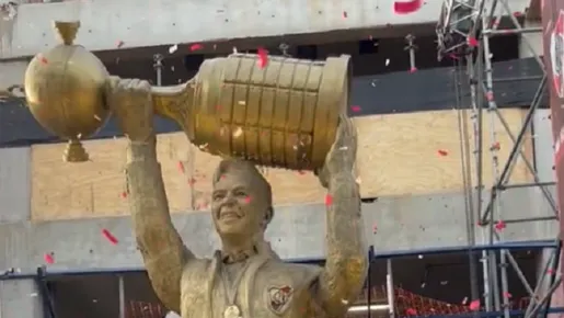 River Plate inaugura estátua de oito metros de Marcelo Gallardo; assista