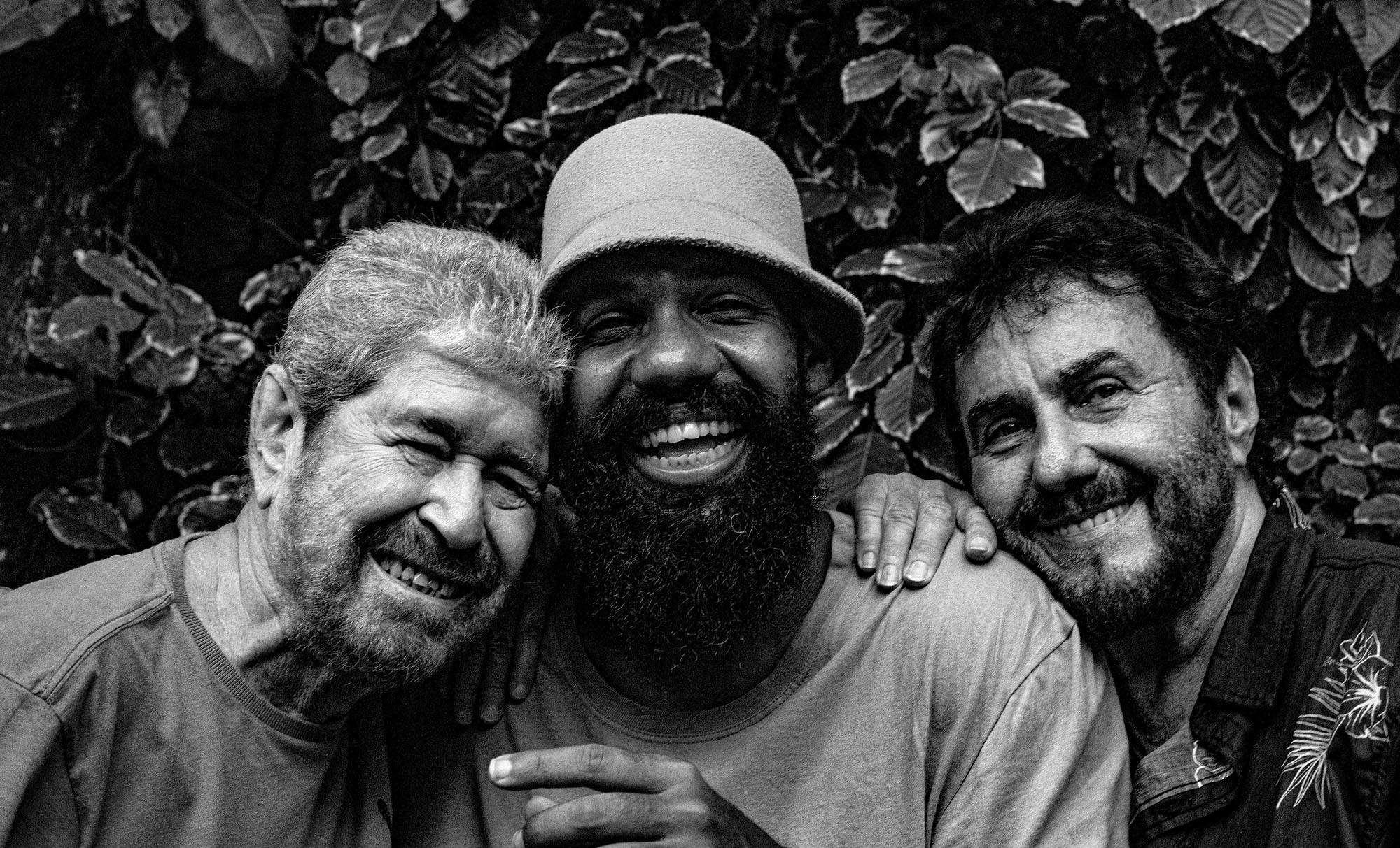 Antônio Carlos & Jocafi se afinam com Russo Passapusso na cadência bonita do samba 'Mirê Mirê'