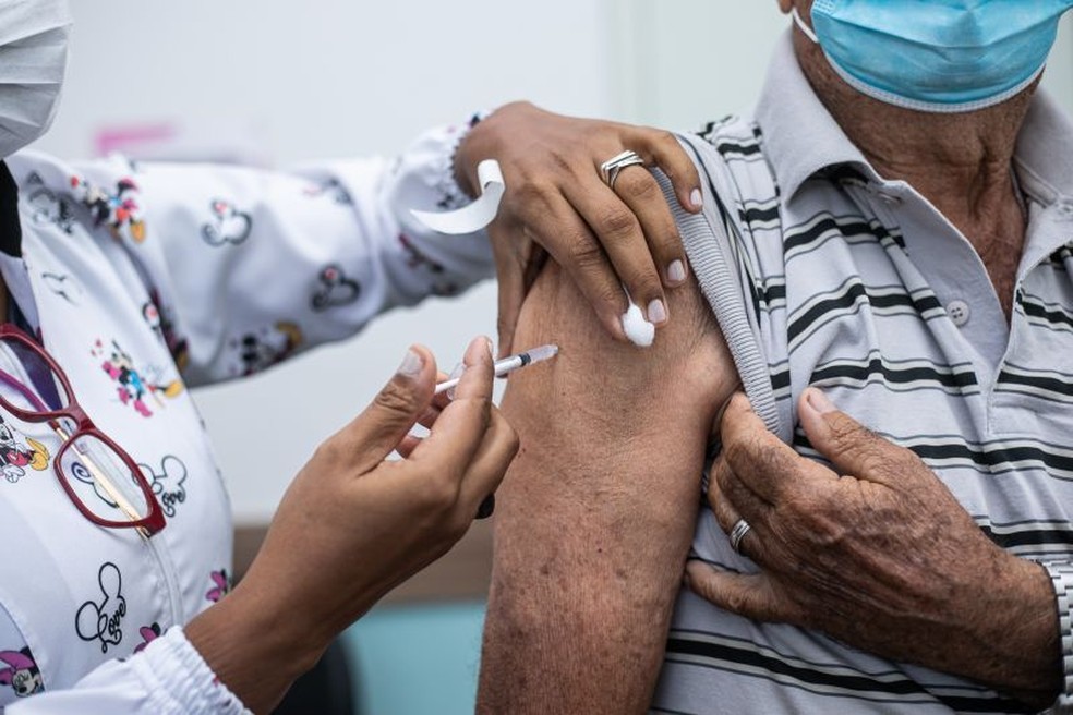 Natal amplia aplicação da vacina bivalente contra a Covid-19 para gestantes, puérperas e trabalhadores da saúde — Foto: Emanoele Daiane