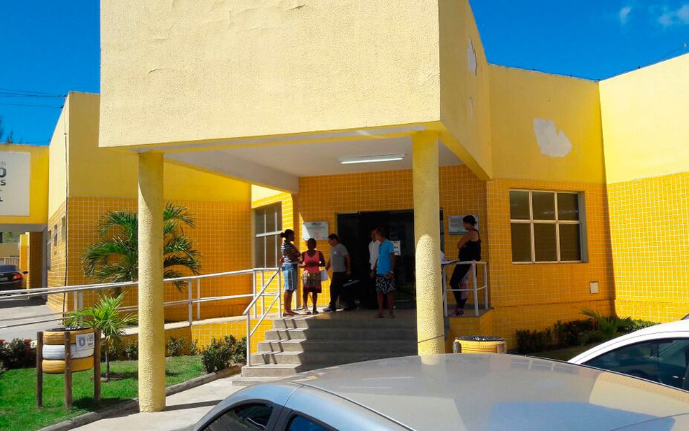 Jaqueline chegou a ser levada pro familiares na UPA de Itinga, mas já chegou à unidade de saúde sem vida — Foto: Vanderson Nascimento/ TV Bahia