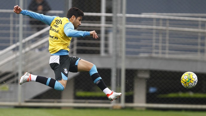 Após mais um treino de finalizações, Henrique celebra: Batida em mente