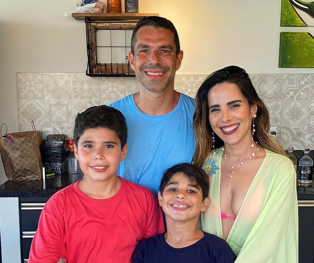 Wanessa e Marcus Buaiz com os dois filhos (Foto: Reprodução/Instagram)