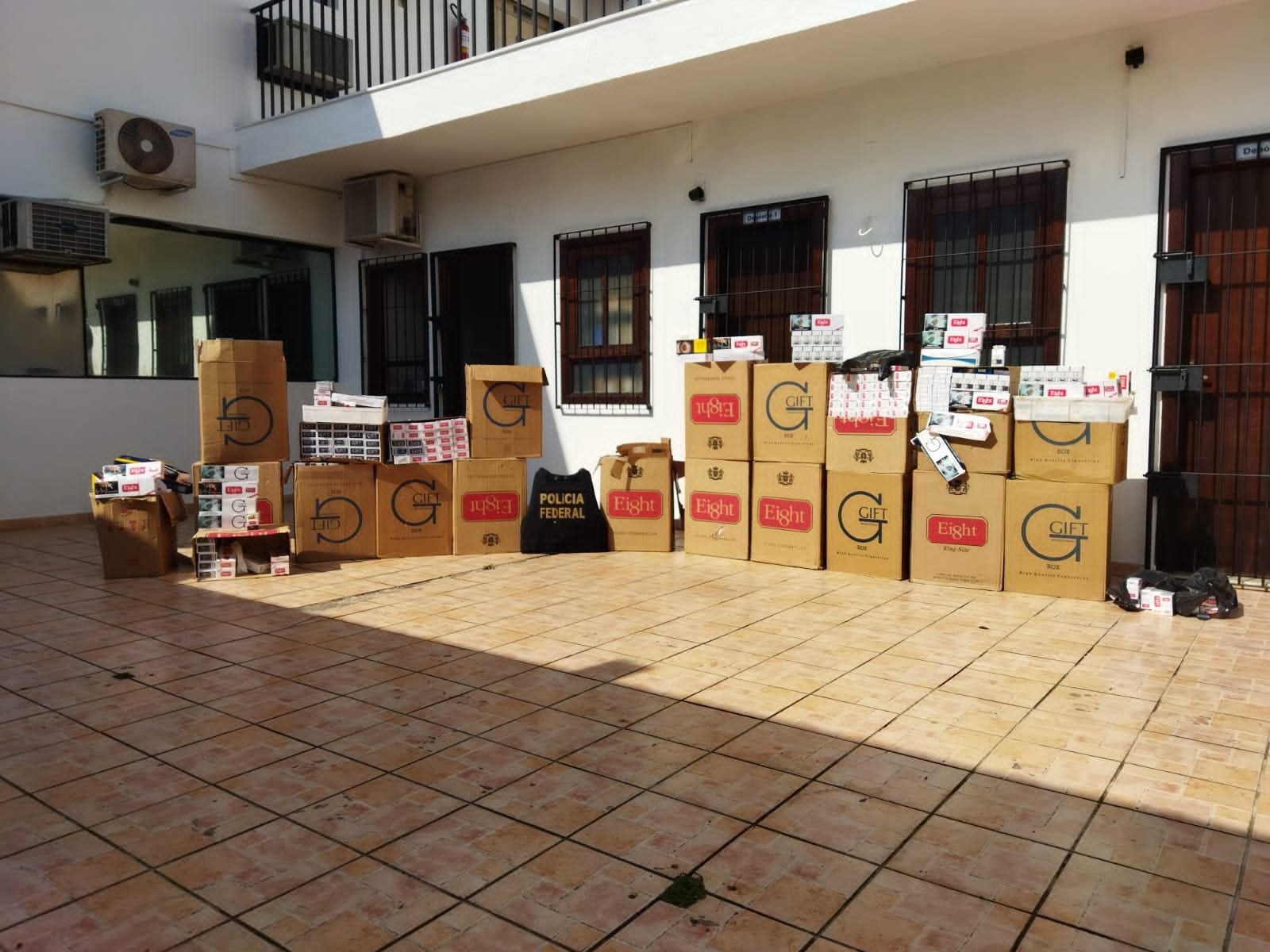 Polícia Federal prende três durante operação contra cigarros contrabandeados em Guaratinguetá, SP