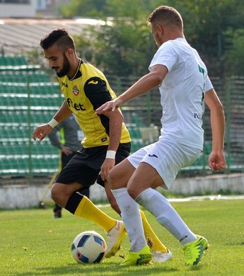 Felipe Brisola marca duas vezes e atua durante os 90 minutos (Foto: Divulgação/Botev Plovdiv)