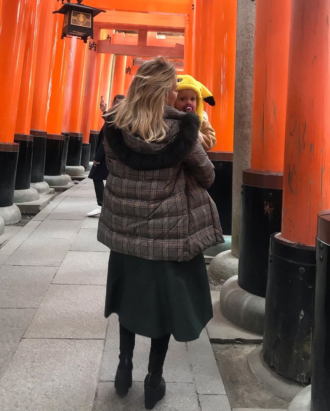 Eliana com a filha no Japão (Foto: Reprodução / Instagram)
