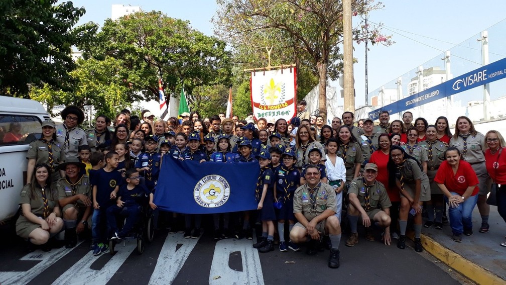 Escoteiro participam de desfile em comemoração ao aniversário de Presidente Prudente — Foto: Arquivo pessoal