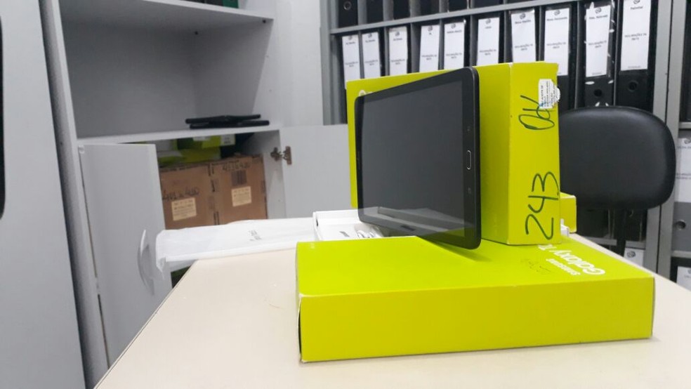 Opera&ccedil;&atilde;o da PF investiga compra de tablets pela prefeitura de Mar&iacute;lia com verbas do Minist&eacute;rio da Sa&uacute;de &mdash; Foto: Juliana Pineda/TV TEM