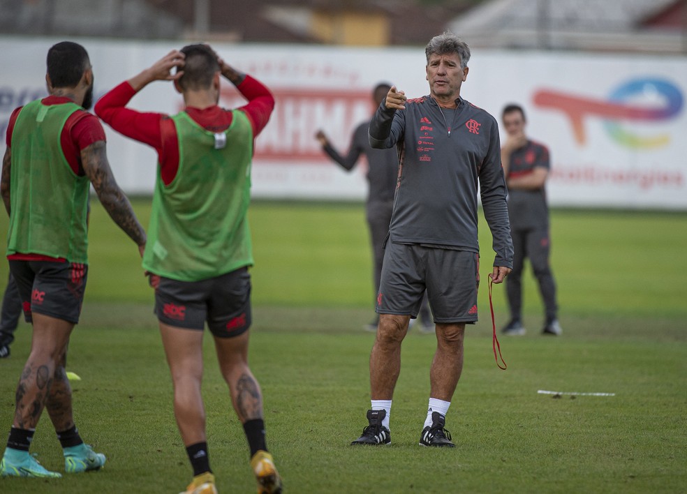 Renato Gaúcho durante treino no Ninho do Urubu — Foto: Alexandre Vidal/Flamengo