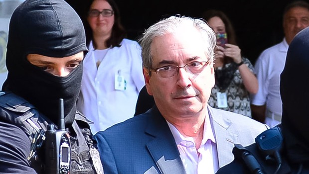 O deputado cassado Eduardo Cunha (PMDB-RJ) passou por exame de corpo de delito no IML de Curitiba (Foto: Jason Silva/AGIF/Agência O Globo)