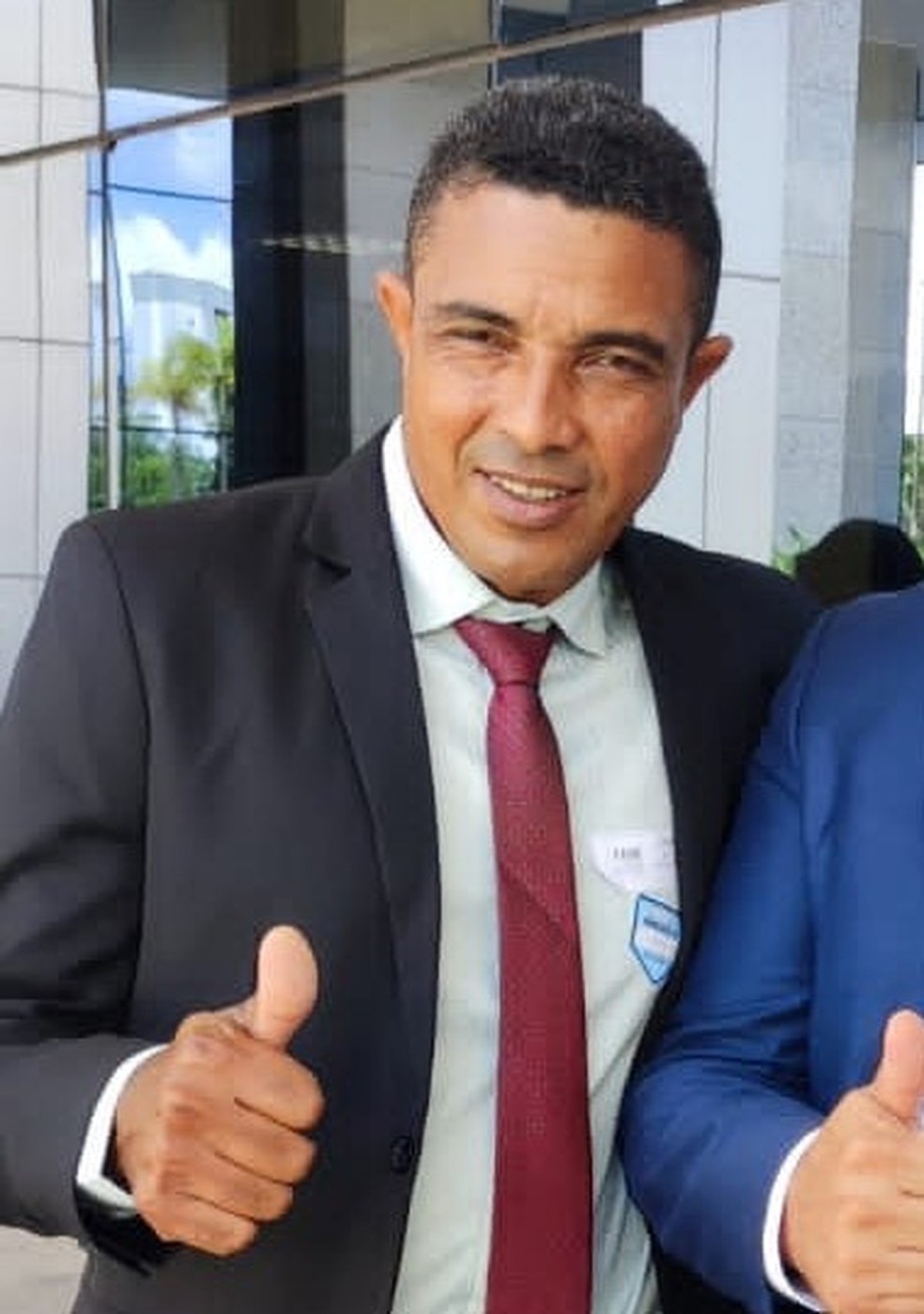 O vereador Elci Costa Paixão, de 46 anos, foi baleado nas costas ao sair da casa dele — Foto: Redes sociais