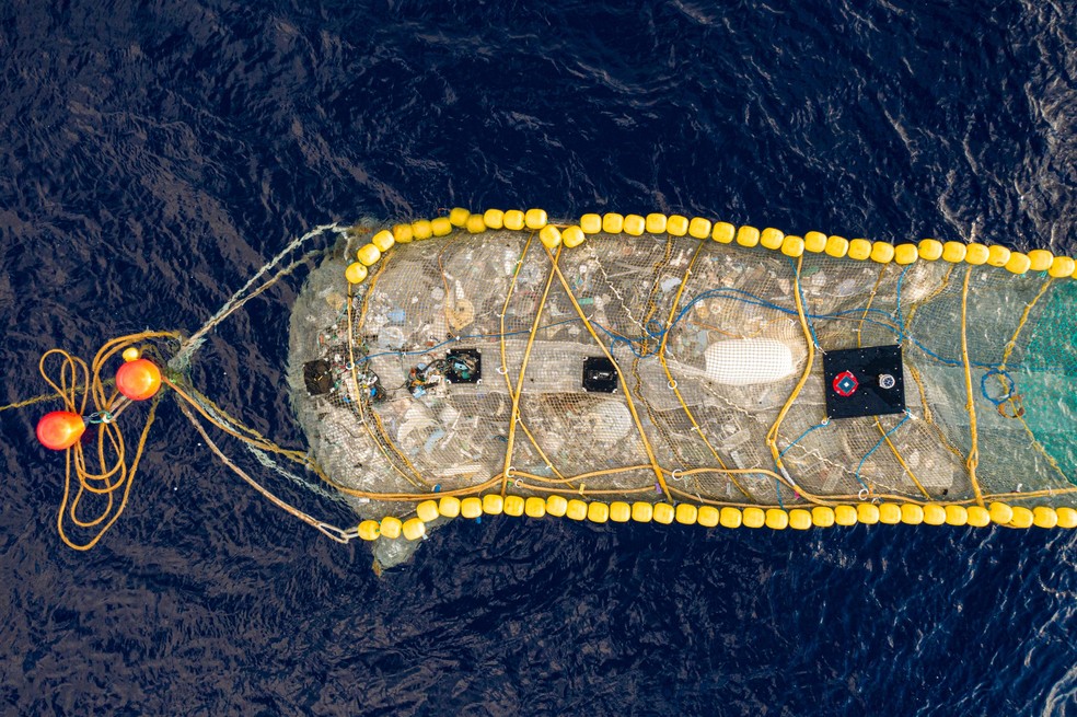 Lixo plástico coletado pelo sistema de redes criado pelo holandês Boyan Slat, da The Ocean Cleanup — Foto: Divulgação/The Ocean Cleanup