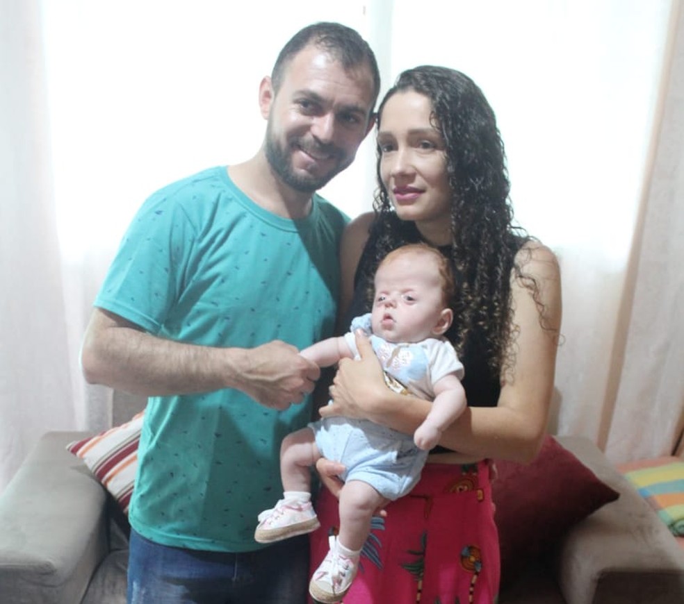 Família está fazendo vaquinha para reunir quantia necessária para a cirurgia do crânio da pequena Luna, de Angatuba (SP) — Foto: Cassiana Oliveira/Arquivo Pessoal