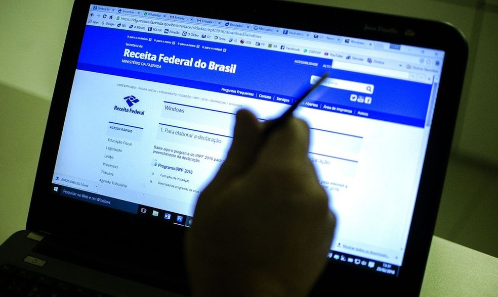 Receita identifica irregularidades em declarações de IR partidas do mesmo computador em Salvador — Foto: Marcelo Camargo/Agência Brasil