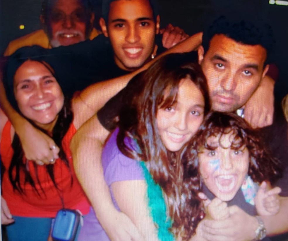 Patrícia Acioli, Wilson Junior e os filhos Mike, Ana Clara e Maria Eduarda — Foto: Arquivo Pessoal