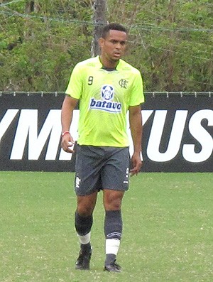 Val Baiano, com propostas do Rio, treina forte para voltar a ser artilheiro