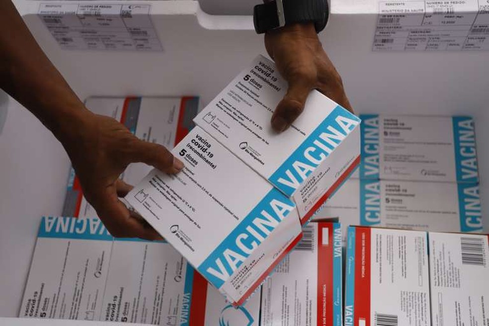 Cidades do Ceará que desperdiçaram vacina contra Covid alegam baixa procura para D2 e imunizantes perto do vencimento  — Foto: Helene Santos/Governo do Ceará