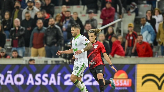 Henrique Almeida durante duelo entre Athletico-PR x América