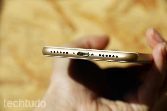 Os novos iPhones não possuem entrada p2 para fone de ouvido (Foto: Reprodução/Techtudo)