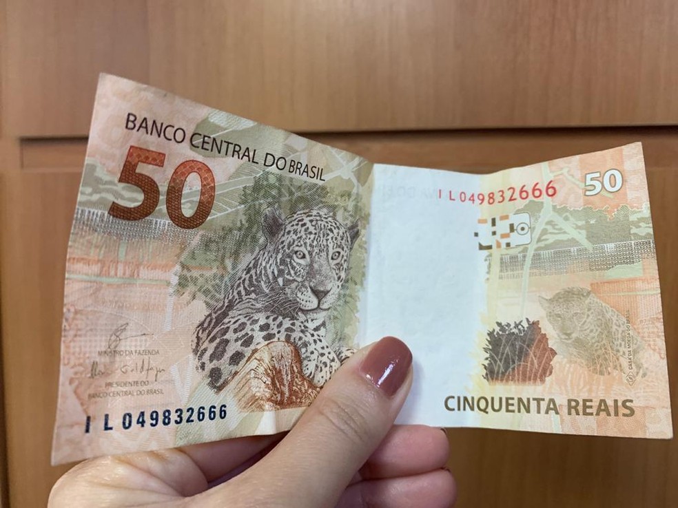 Bolsa-merenda do governo de Minas é de R$ 50. — Foto: G1 Minas