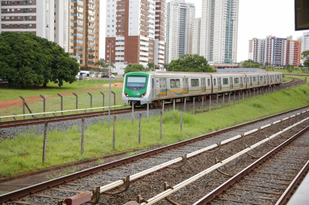 Metrô circula pela região de Águas Claras, no DF, em imagem de arquivo — Foto: Tony Oliveira/ Agência Brasília