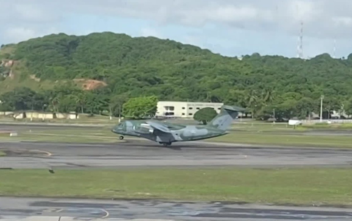 L’avion FAB qui apportera de l’aide humanitaire à l’Ukraine et secourra les Brésiliens quitte Recife |  Pernambouc