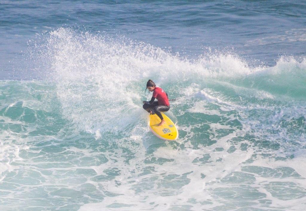 A surfista Nicole Piccelli está com 15 semanas de gestação (Foto: Divulgação)