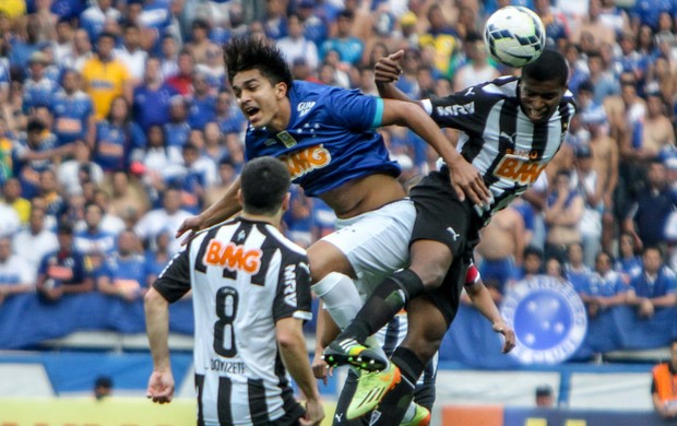 Moreno não evita derrota do Cruzeiro e vence enquete de gol mais perdido