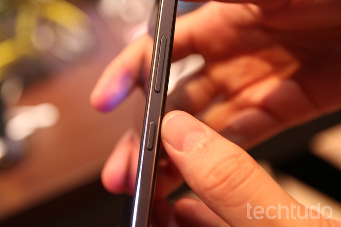 Lumia 650 tem design elegante e apenas 6,9 mm de espessura. (Foto: Fabrício Vitorino/TechTudo)