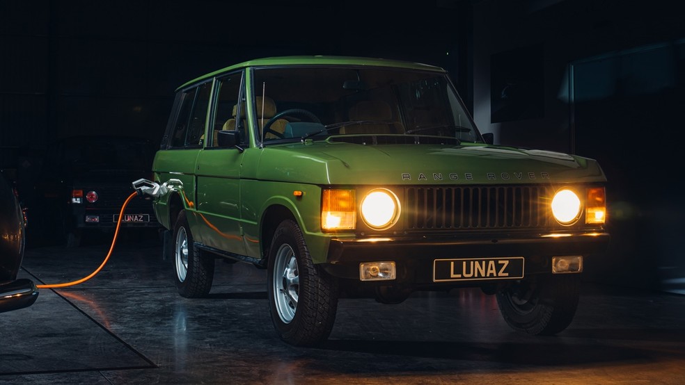A empresa já faz a conversão de clássicos como Rolls-Royce e Range Rover — Foto: Divulgação